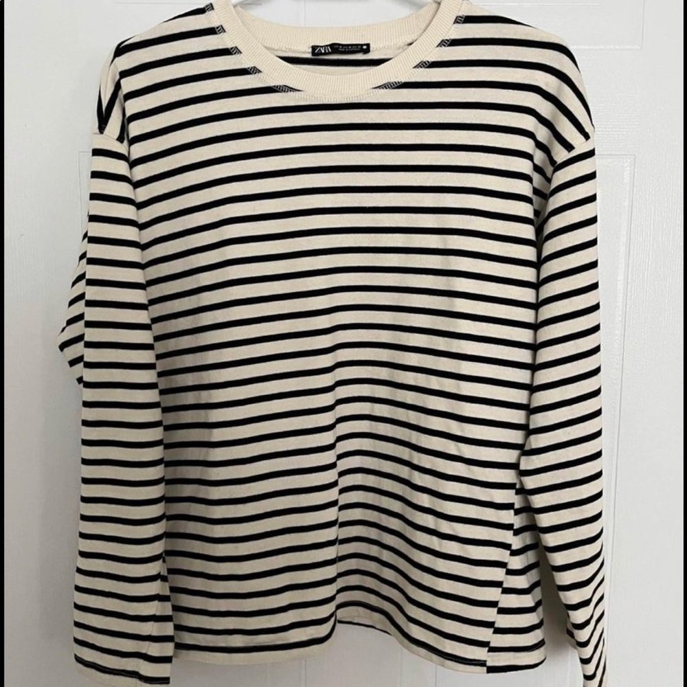 Zara Sweater - Picture 1 of 2